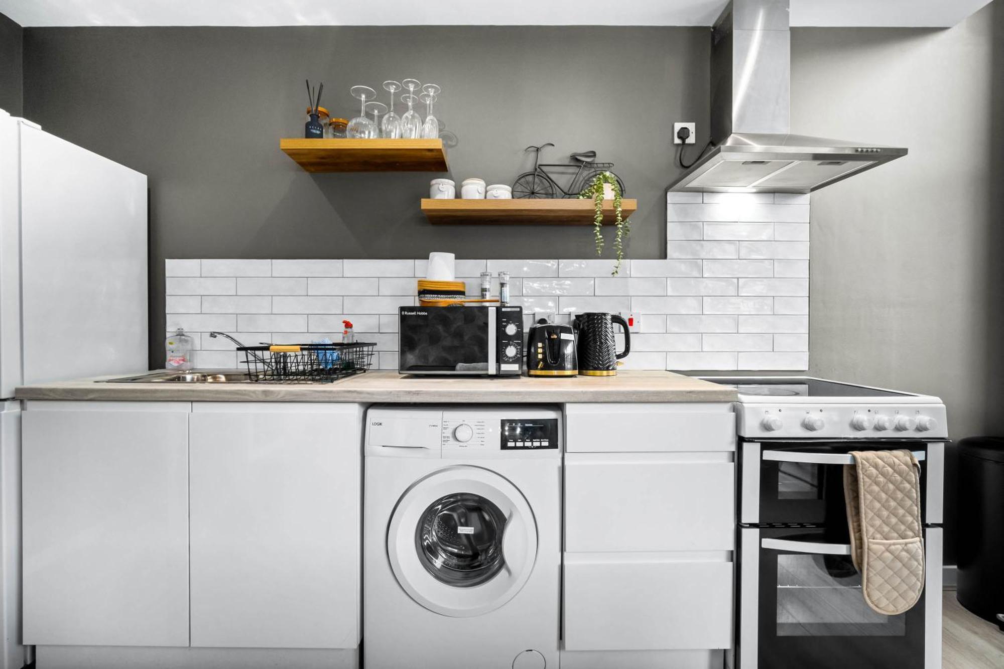 Apartment Luxe With Private Parking In Gated Complex - Close To Jq & Centre - Rated - 7sh Birmingham